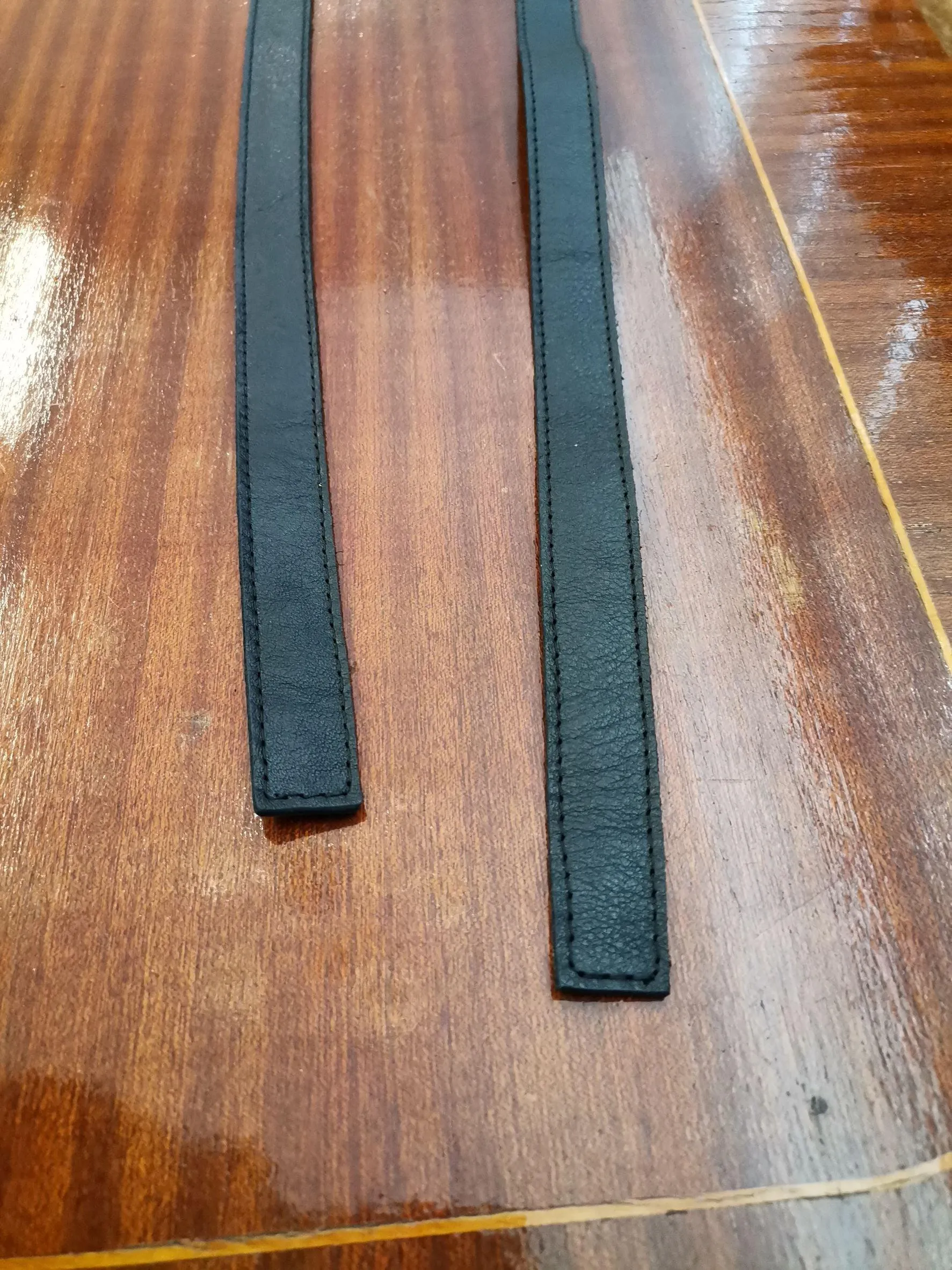 Double face stitched leather straps, Cow leather col. Black stitched straps thick 2,5mm (6,5 oz)