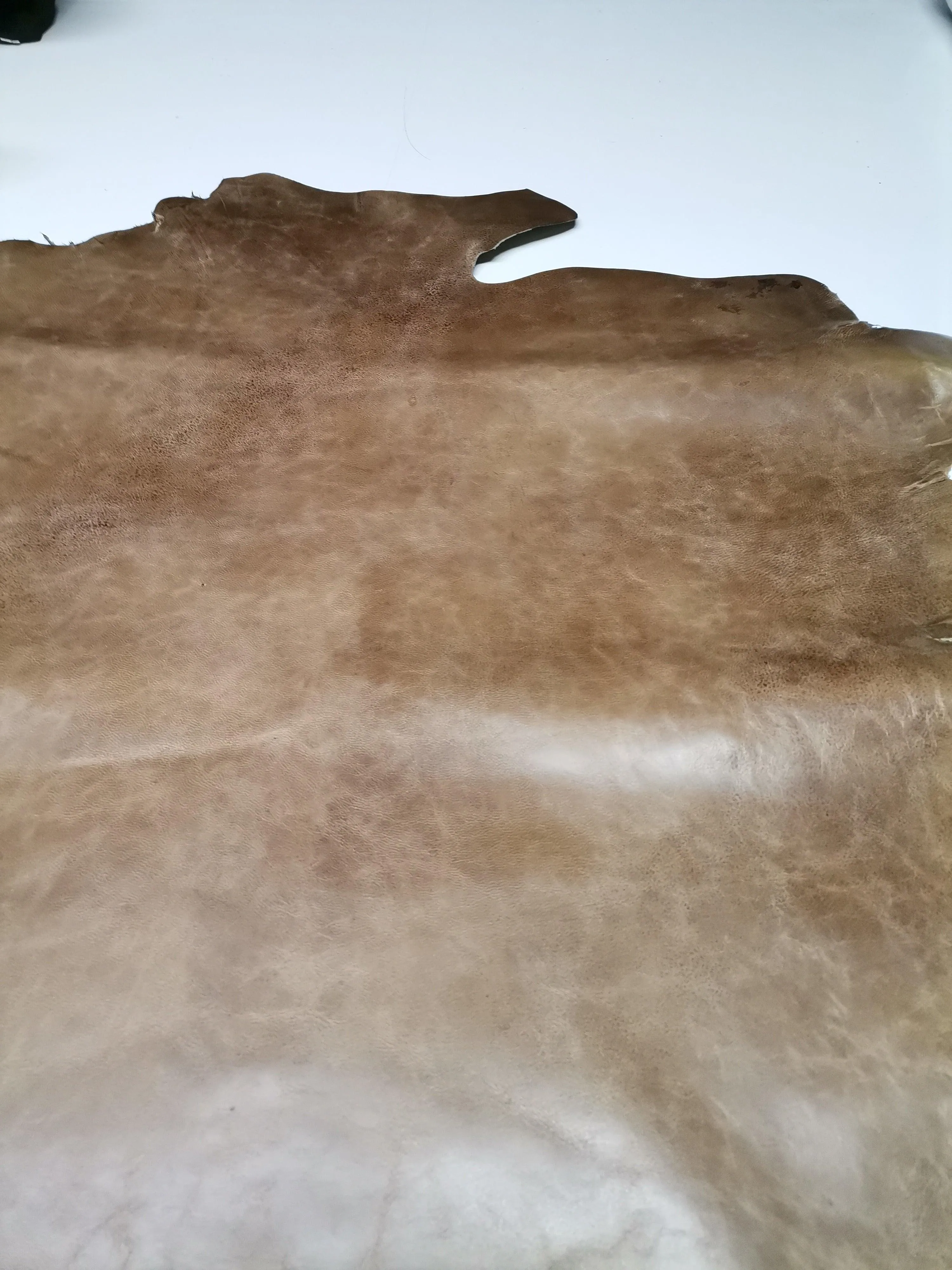 Goat antique, crunchy leather, Two tone goat hide, Milled oily rustic leather, Semi Veg Tanned