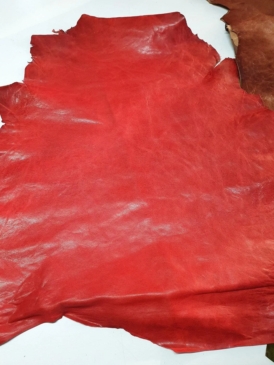 Goat antique, crunchy leather, Two tone goat hide, Milled oily rustic leather, Semi Veg Tanned