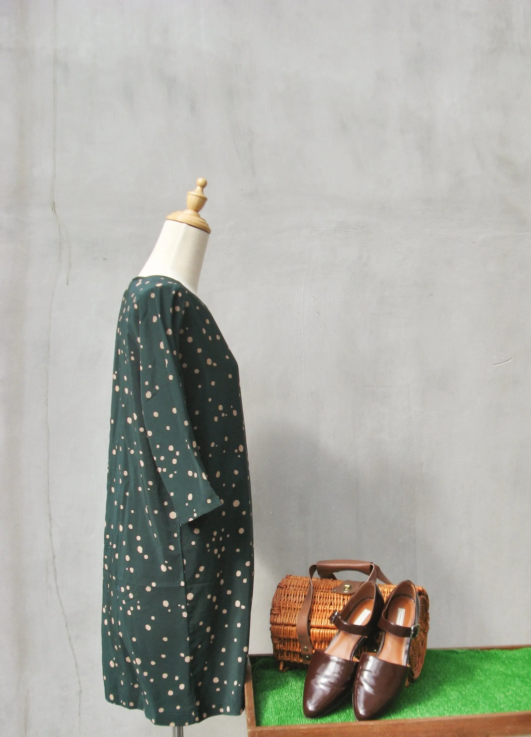 Going Dotty | Forest green beige polka dot Retro 80s shift tent dress
