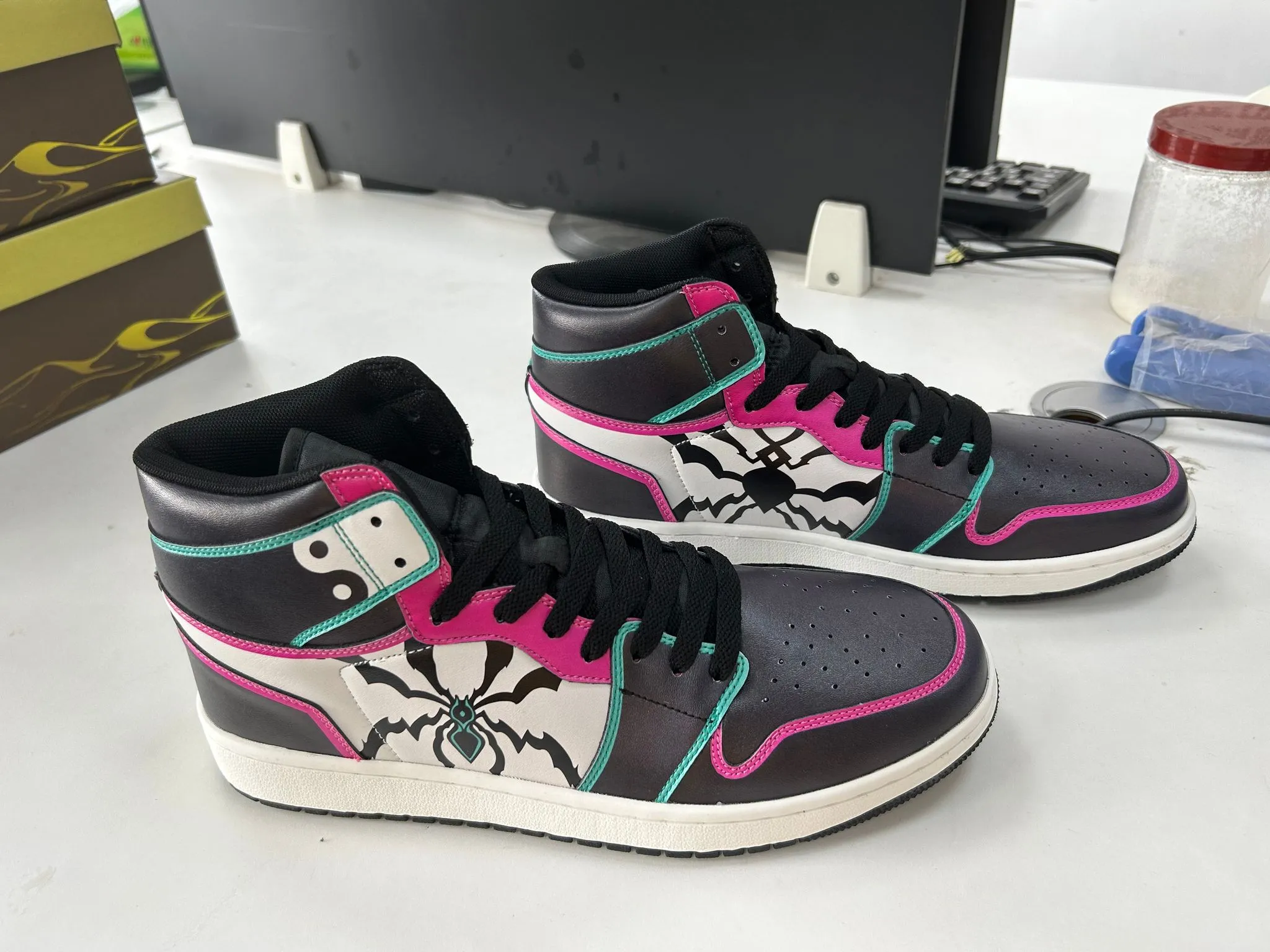 Juri "SIN" Equil Street Kicks [V1]