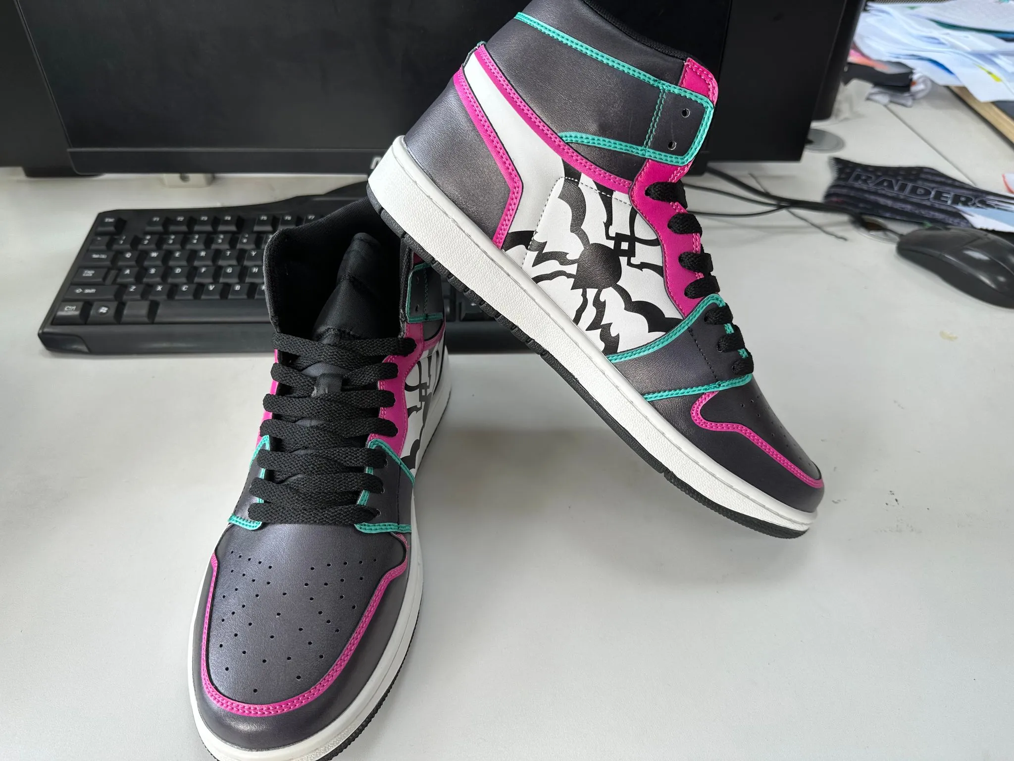 Juri "SIN" Equil Street Kicks [V1]