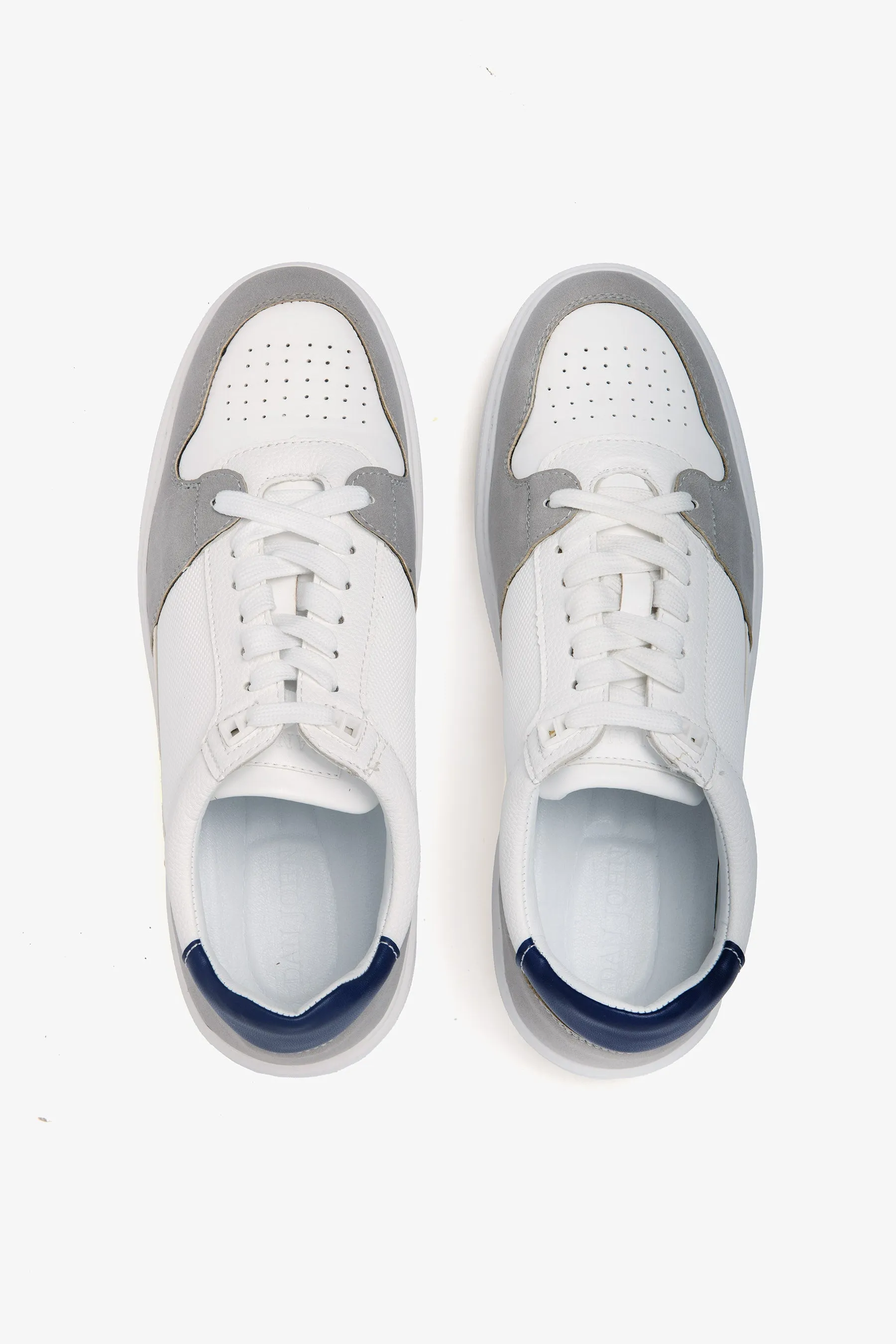 Sneakers bimaterica traforata grigio chiaro