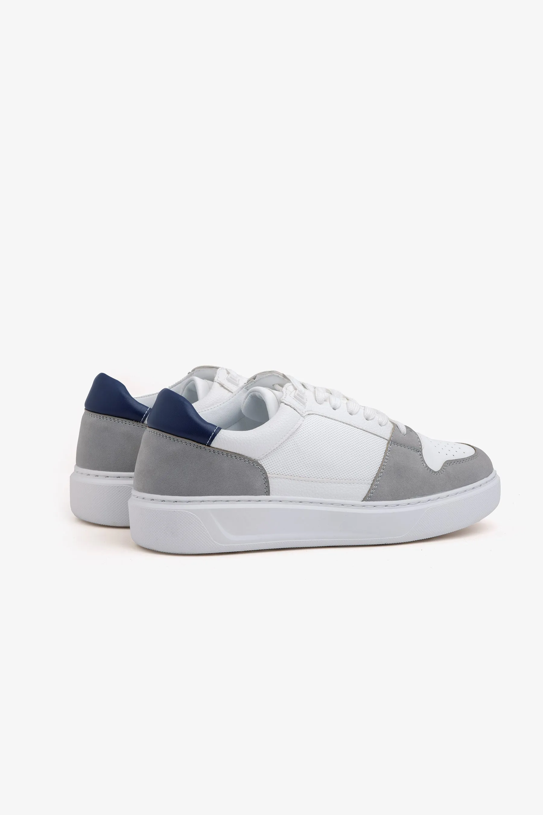 Sneakers bimaterica traforata grigio chiaro