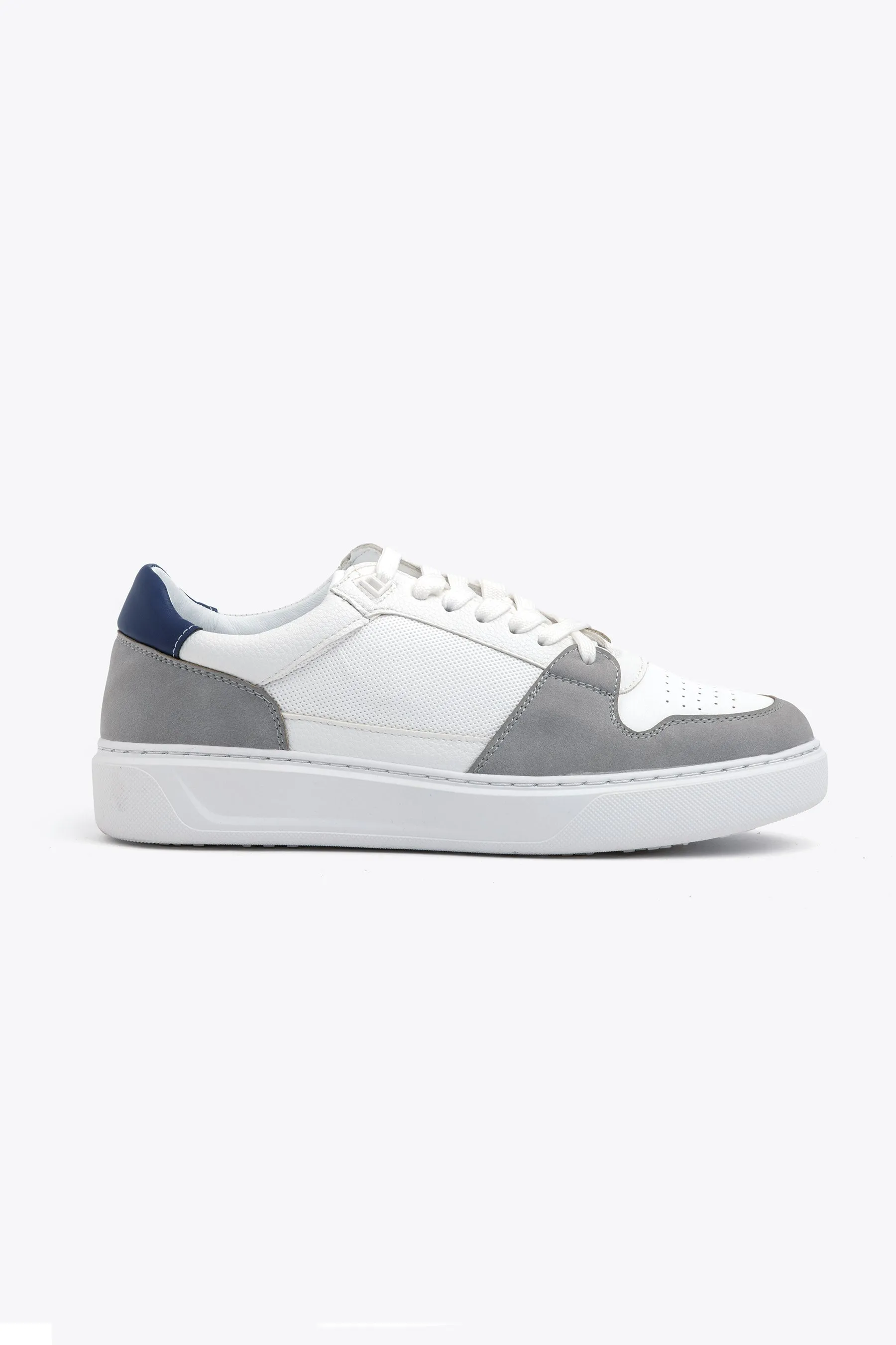 Sneakers bimaterica traforata grigio chiaro