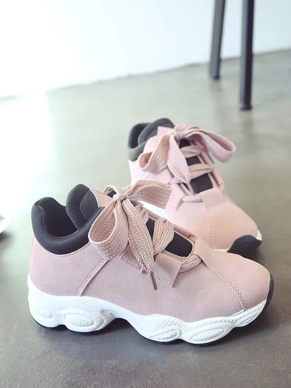 Women's Sneakers - Stylish modern design-حذاء رياضي نسائي - بتصميم عصري انيق